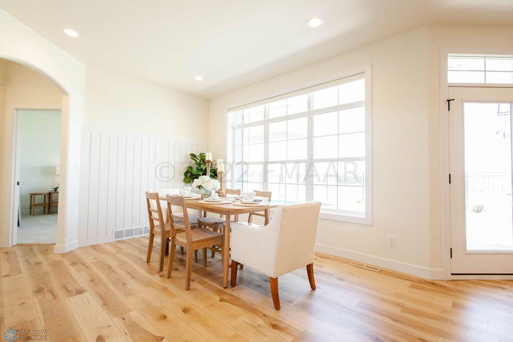 West Fargo, North Dakota 58078, United States, 3 Bedrooms Bedrooms, ,3 BathroomsBathrooms,Residential,Pending,60077