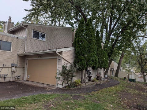 Townhouse For Sale - 1517 N Innsbruck Drive<br/> Fridley, MN 55432