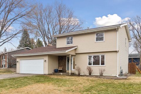 Homes For Sale - 7495 Saratoga Drive<br/> Carver County, Chanhassen, MN 55317