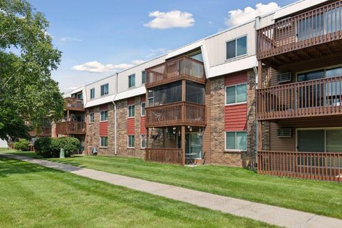 Condo For Sale - 14620 Garrett Avenue<br/> Saint Paul, MN 55124
