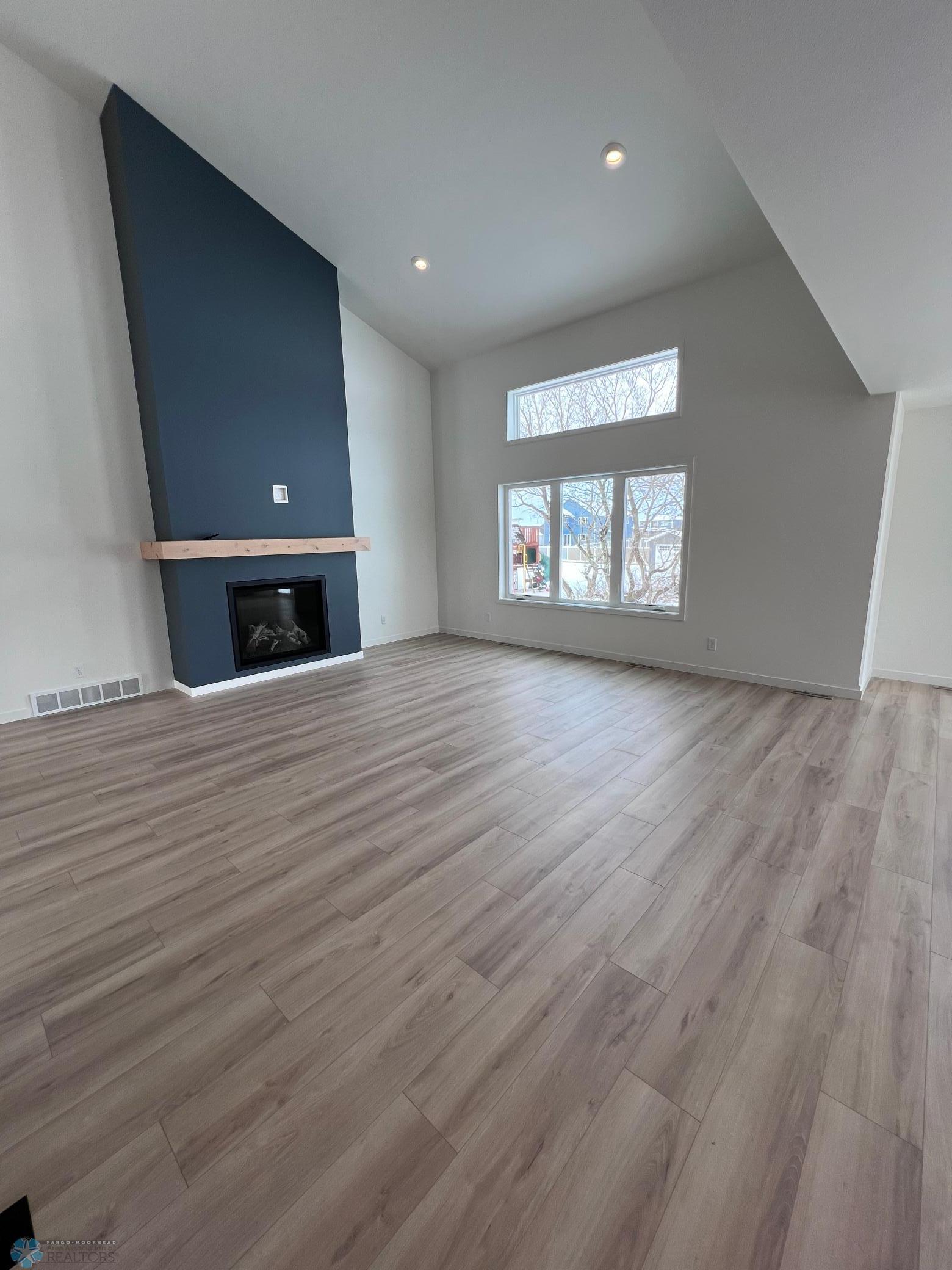 Horace, North Dakota 58047, United States, 5 Bedrooms Bedrooms, ,2 BathroomsBathrooms,Residential,Pending,102747