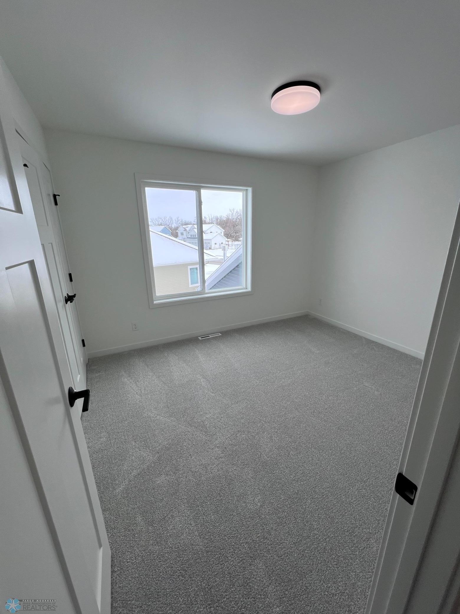 Horace, North Dakota 58047, United States, 5 Bedrooms Bedrooms, ,2 BathroomsBathrooms,Residential,Pending,102747