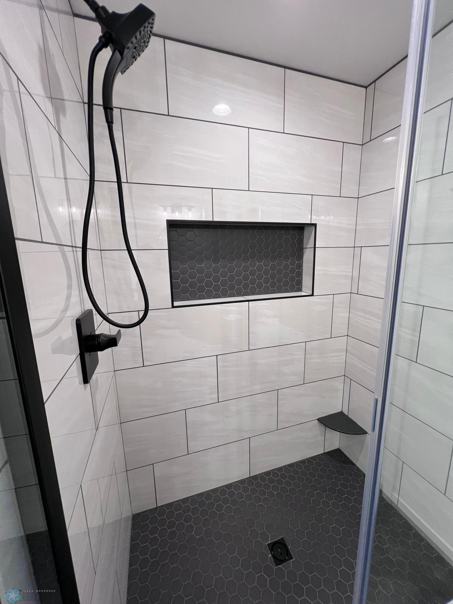 Horace, North Dakota 58047, United States, 5 Bedrooms Bedrooms, ,2 BathroomsBathrooms,Residential,Pending,102747