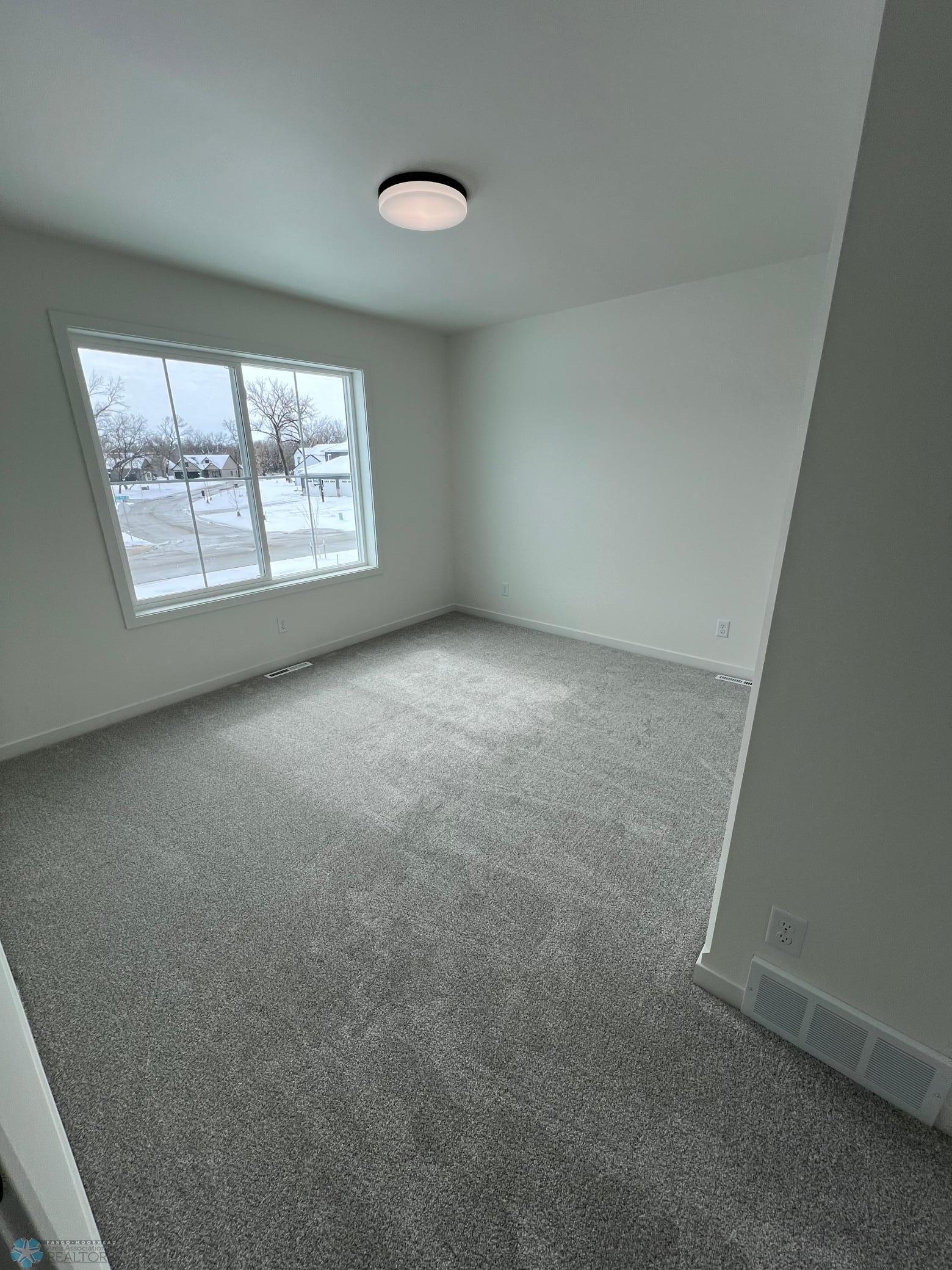 Horace, North Dakota 58047, United States, 5 Bedrooms Bedrooms, ,2 BathroomsBathrooms,Residential,Pending,102747