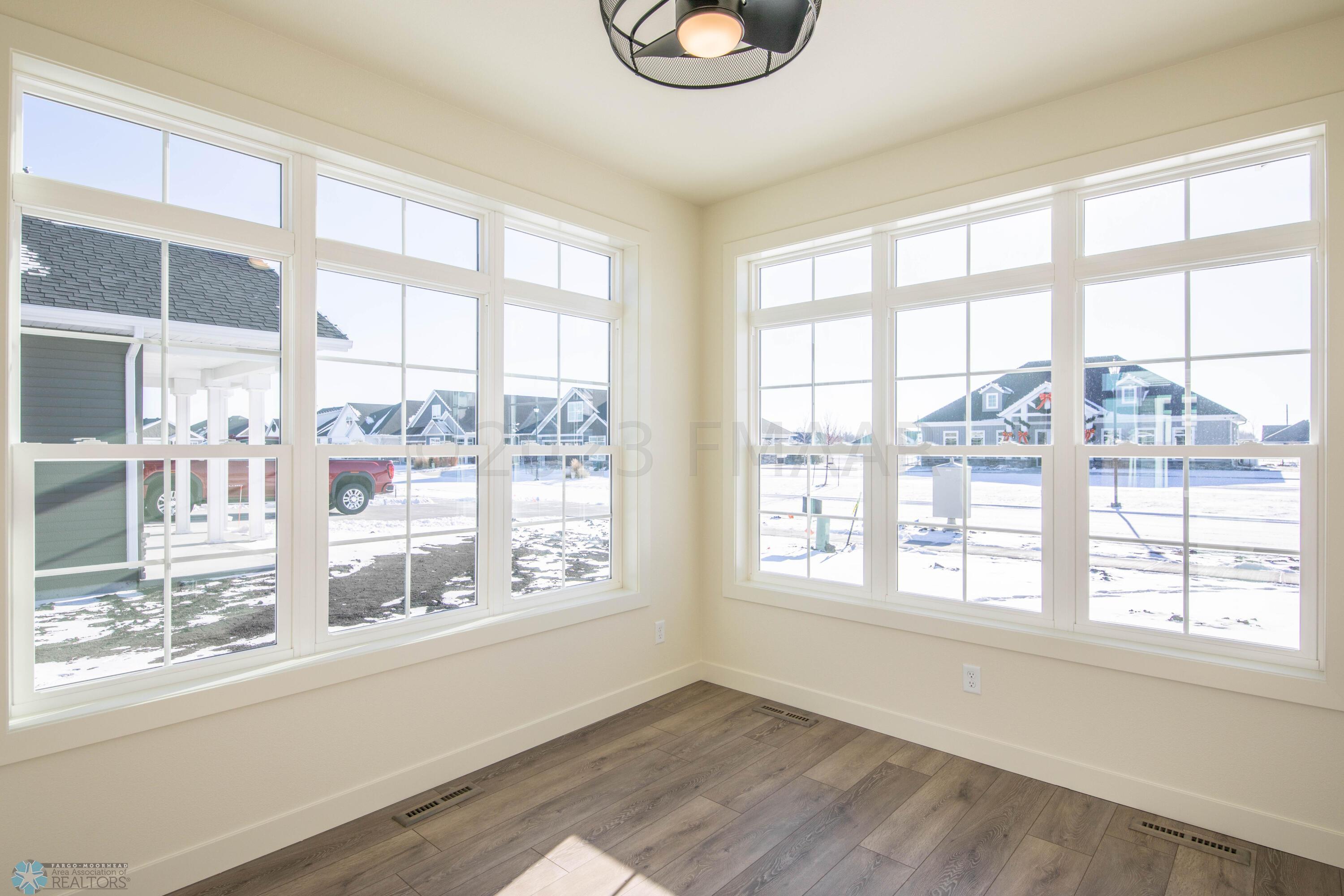 West Fargo, North Dakota 58078, United States, 2 Bedrooms Bedrooms, ,2 BathroomsBathrooms,Residential,Pending,60031