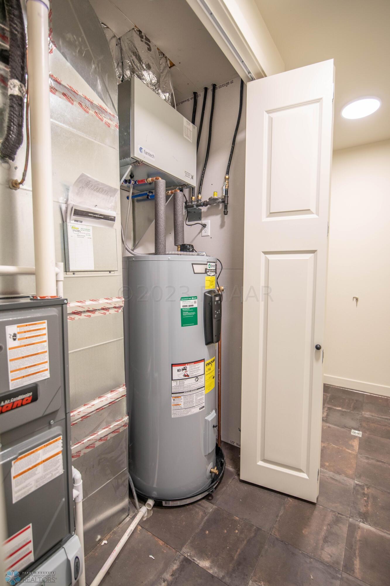 West Fargo, North Dakota 58078, United States, 2 Bedrooms Bedrooms, ,2 BathroomsBathrooms,Residential,Pending,60031