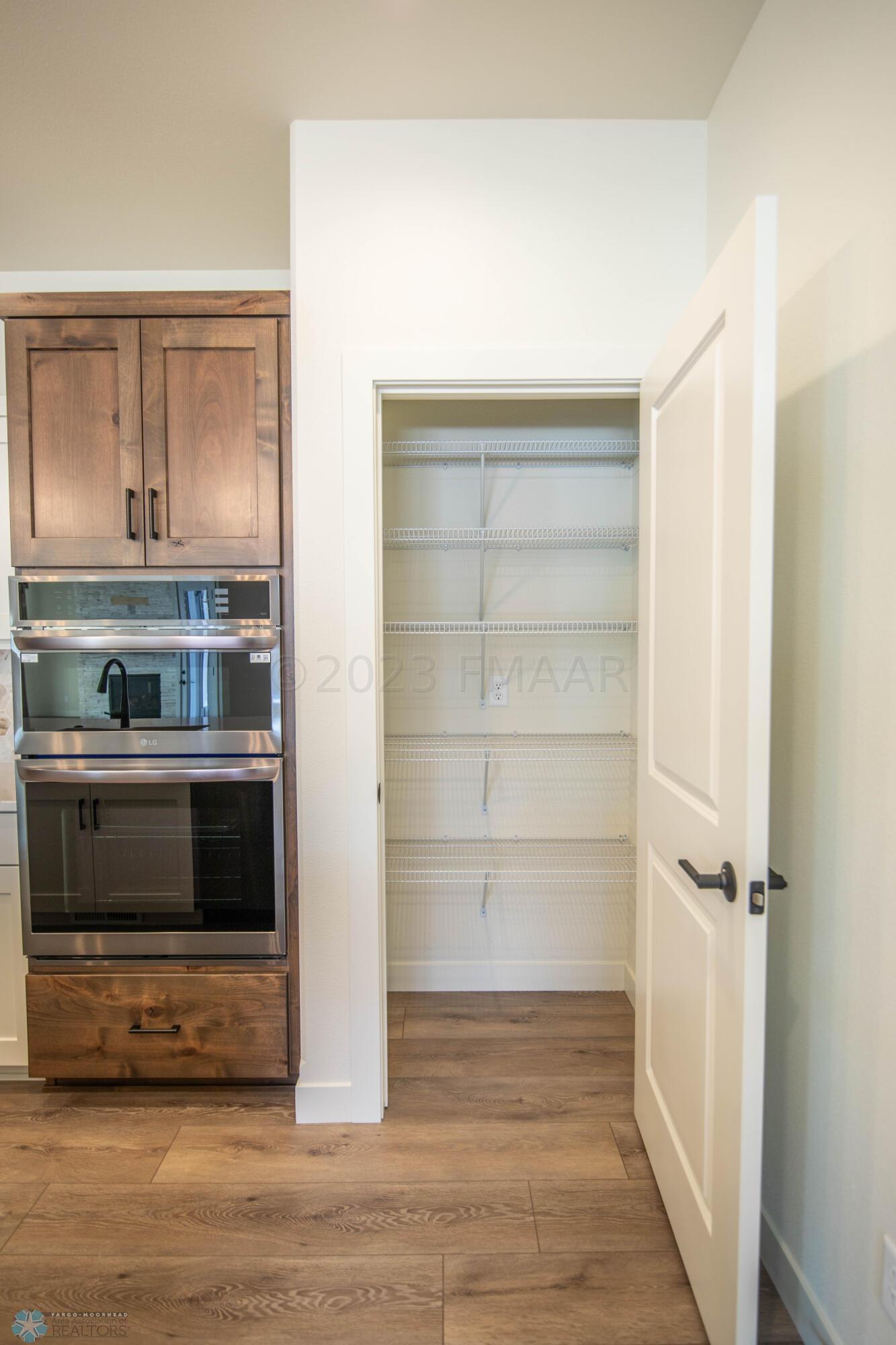 West Fargo, North Dakota 58078, United States, 2 Bedrooms Bedrooms, ,2 BathroomsBathrooms,Residential,Pending,60031