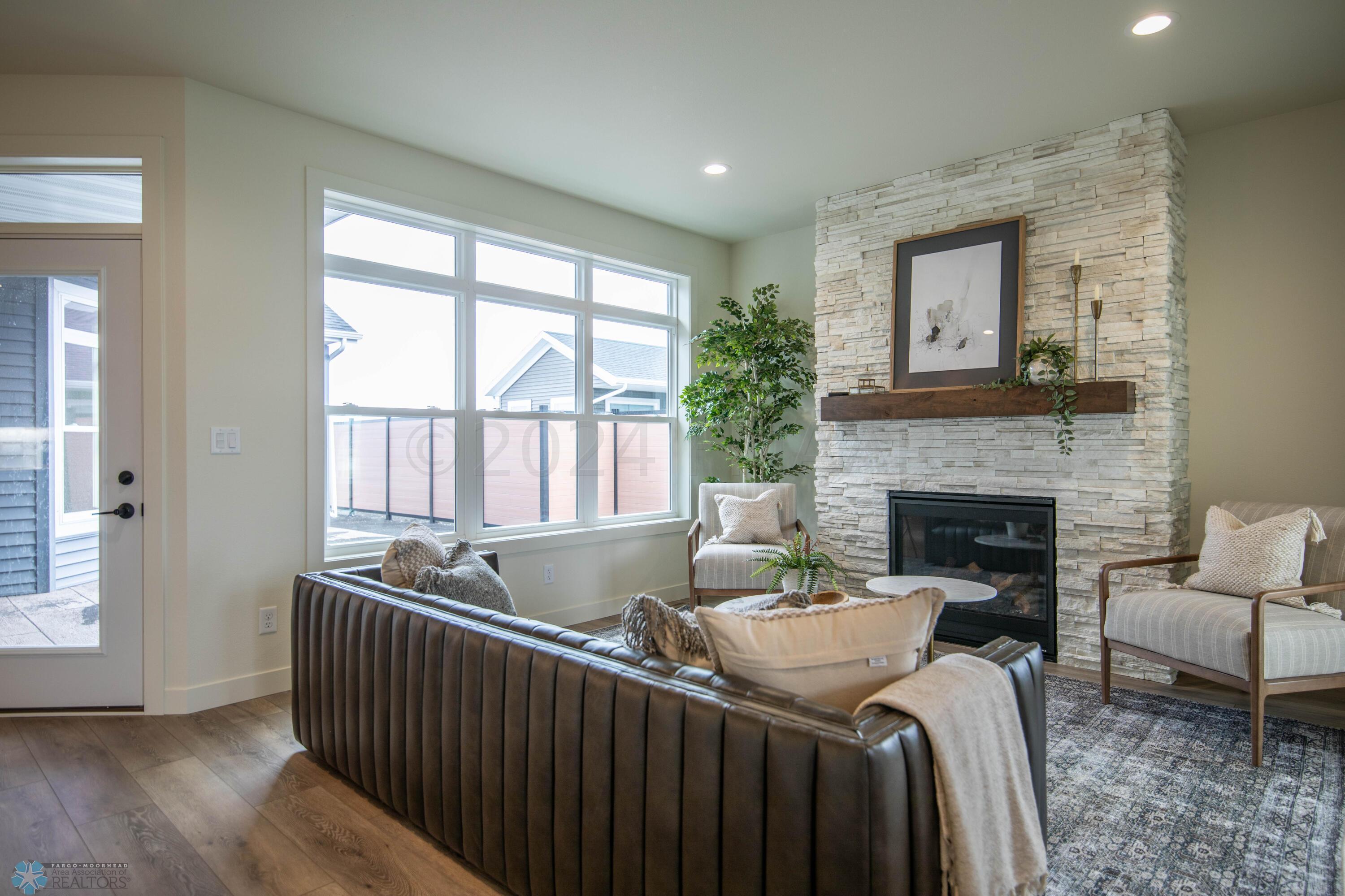 West Fargo, North Dakota 58078, United States, 2 Bedrooms Bedrooms, ,2 BathroomsBathrooms,Residential,Pending,60031