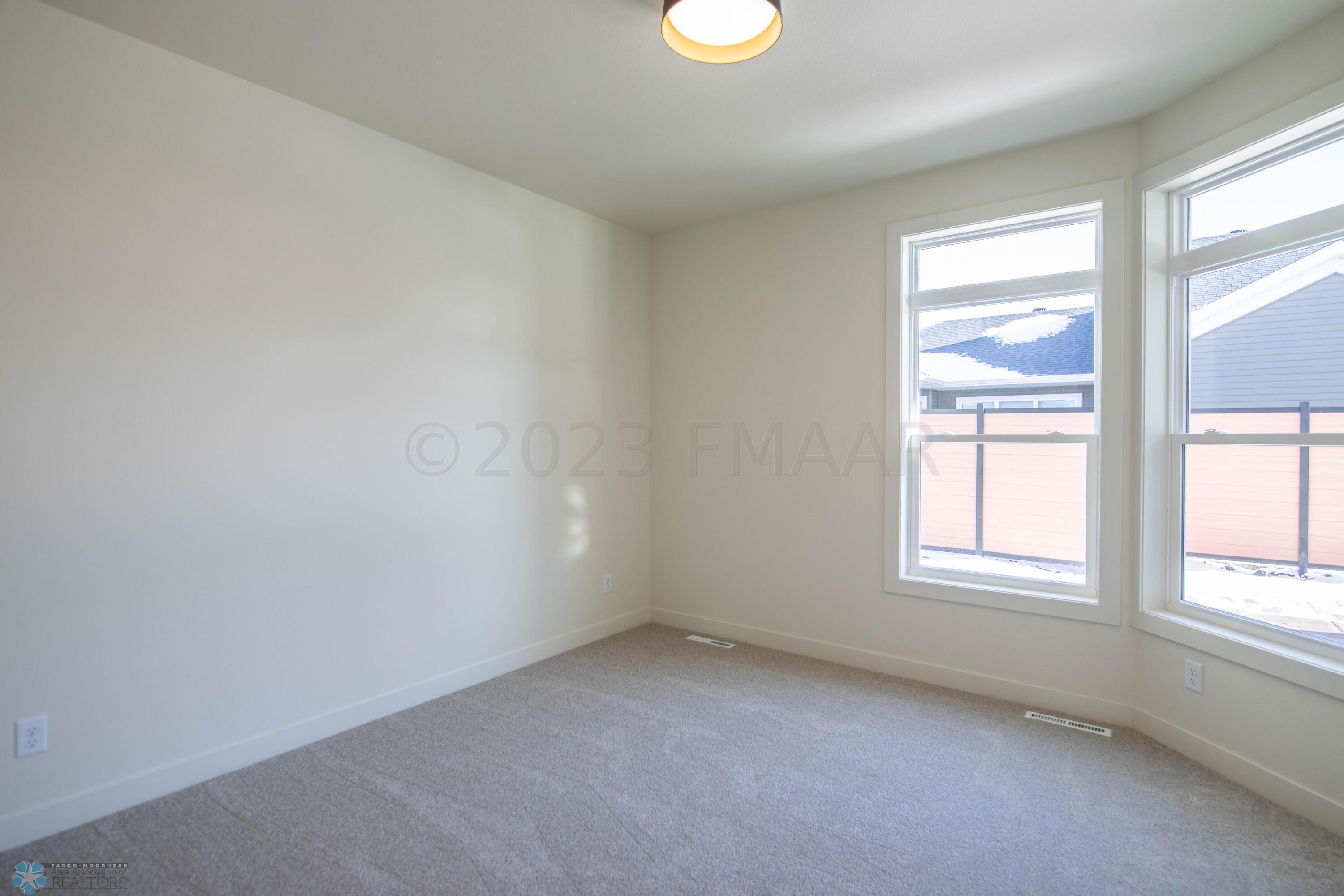 West Fargo, North Dakota 58078, United States, 2 Bedrooms Bedrooms, ,2 BathroomsBathrooms,Residential,Pending,60031