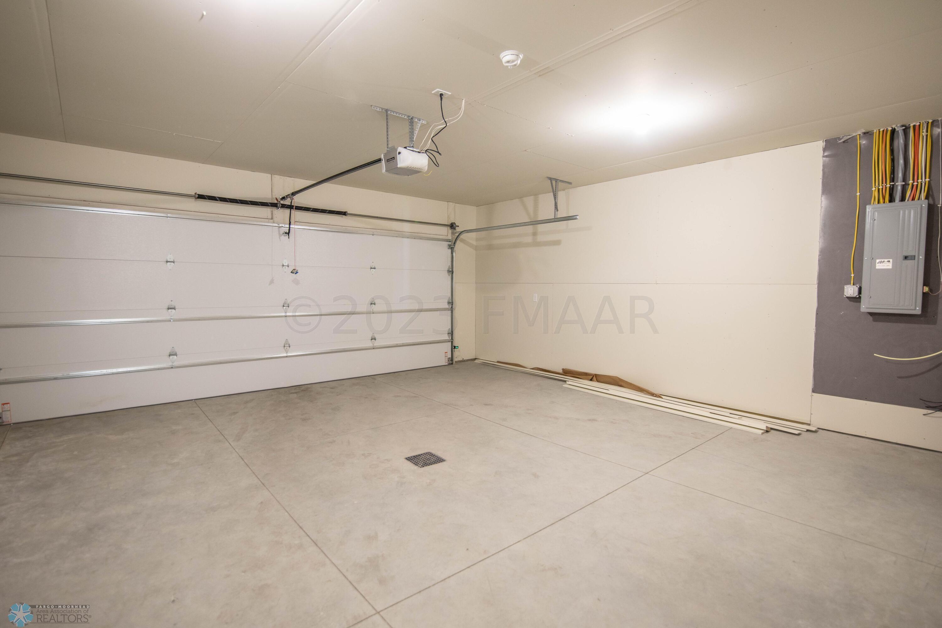 West Fargo, North Dakota 58078, United States, 2 Bedrooms Bedrooms, ,2 BathroomsBathrooms,Residential,Pending,60031