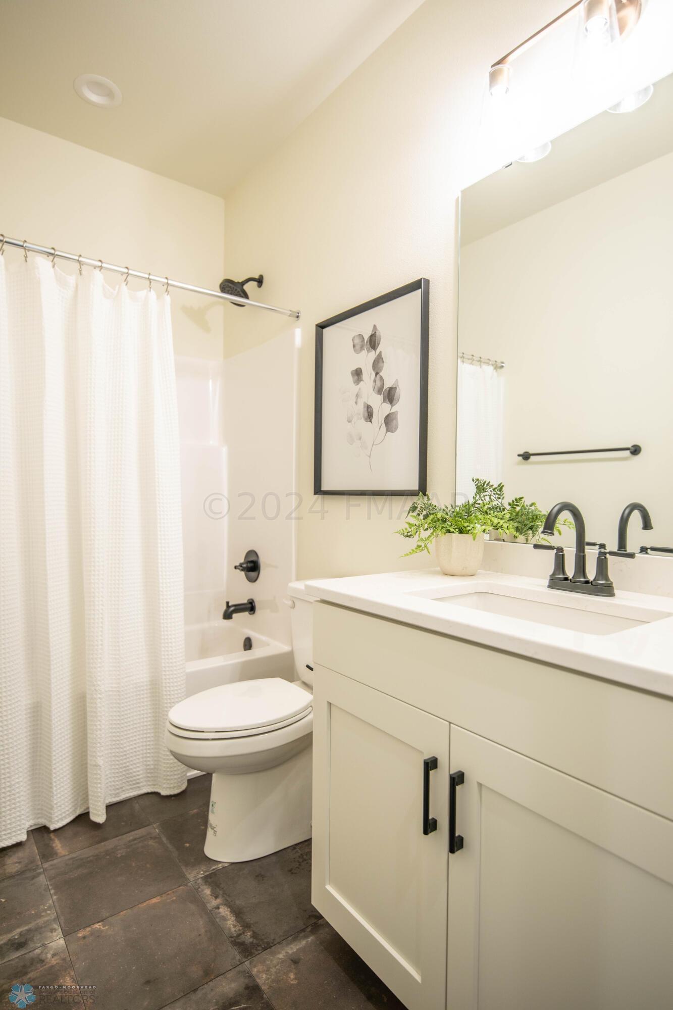 West Fargo, North Dakota 58078, United States, 2 Bedrooms Bedrooms, ,2 BathroomsBathrooms,Residential,Pending,60031