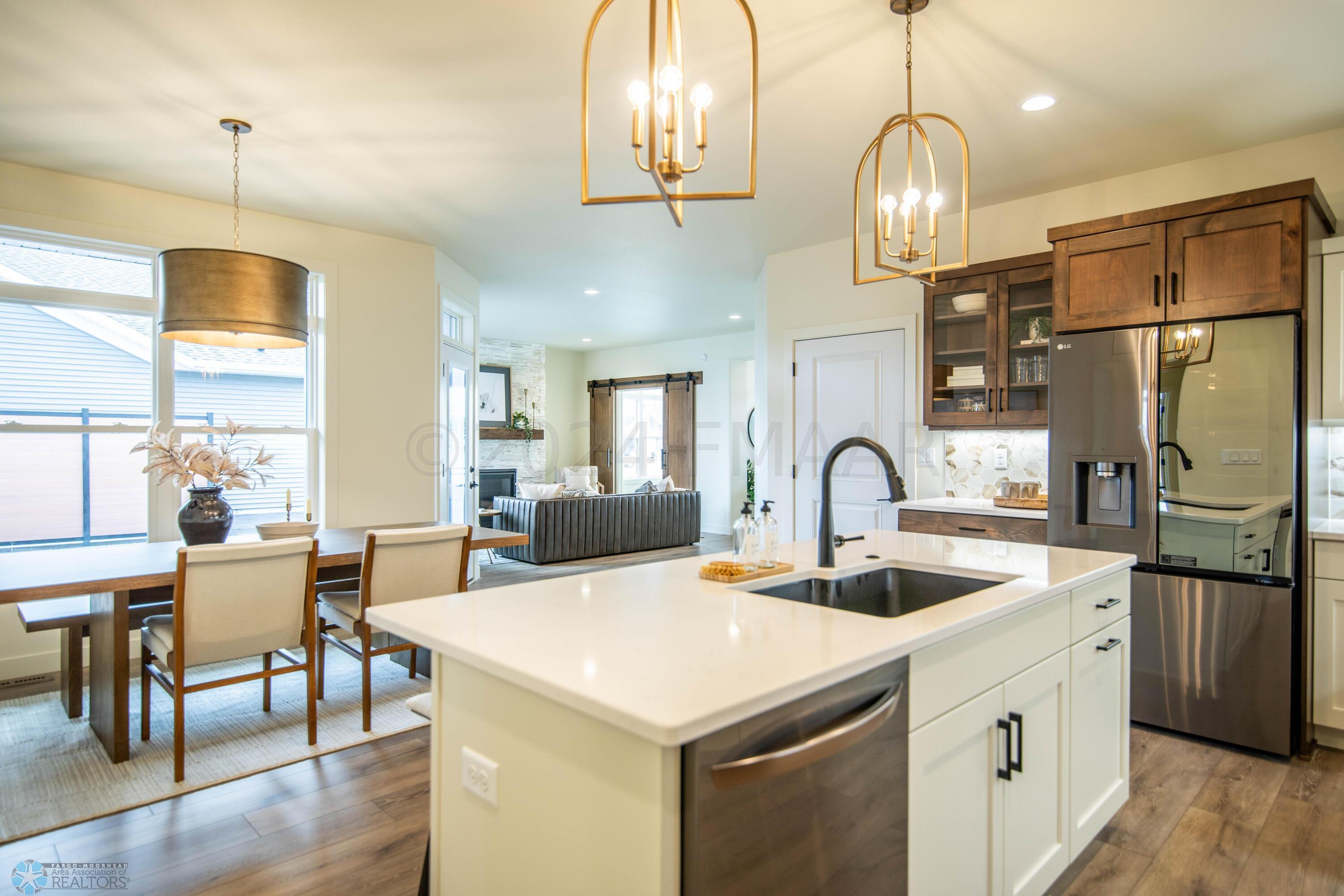 West Fargo, North Dakota 58078, United States, 2 Bedrooms Bedrooms, ,2 BathroomsBathrooms,Residential,Pending,60031