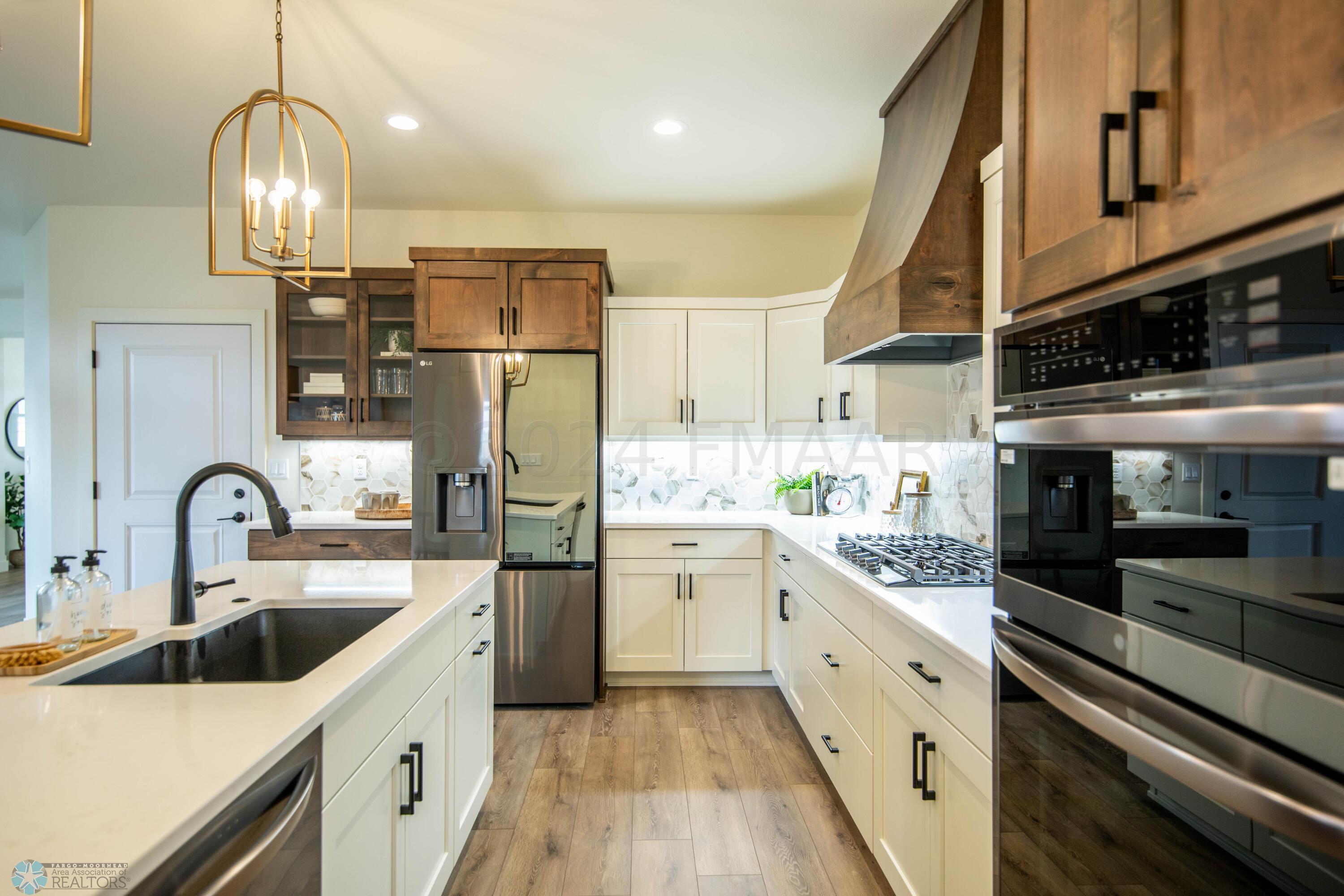 West Fargo, North Dakota 58078, United States, 2 Bedrooms Bedrooms, ,2 BathroomsBathrooms,Residential,Pending,60031