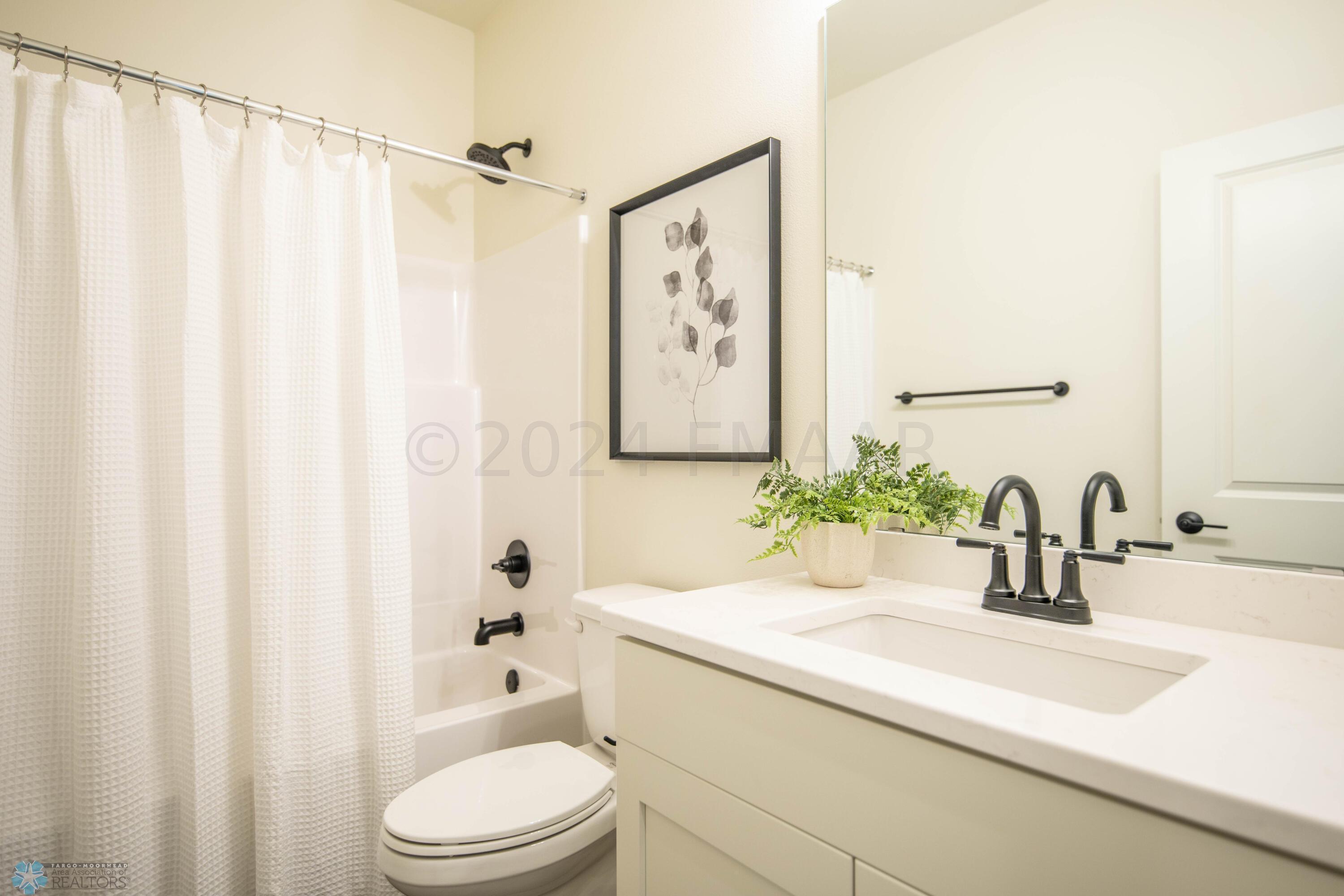 West Fargo, North Dakota 58078, United States, 2 Bedrooms Bedrooms, ,2 BathroomsBathrooms,Residential,Pending,60031