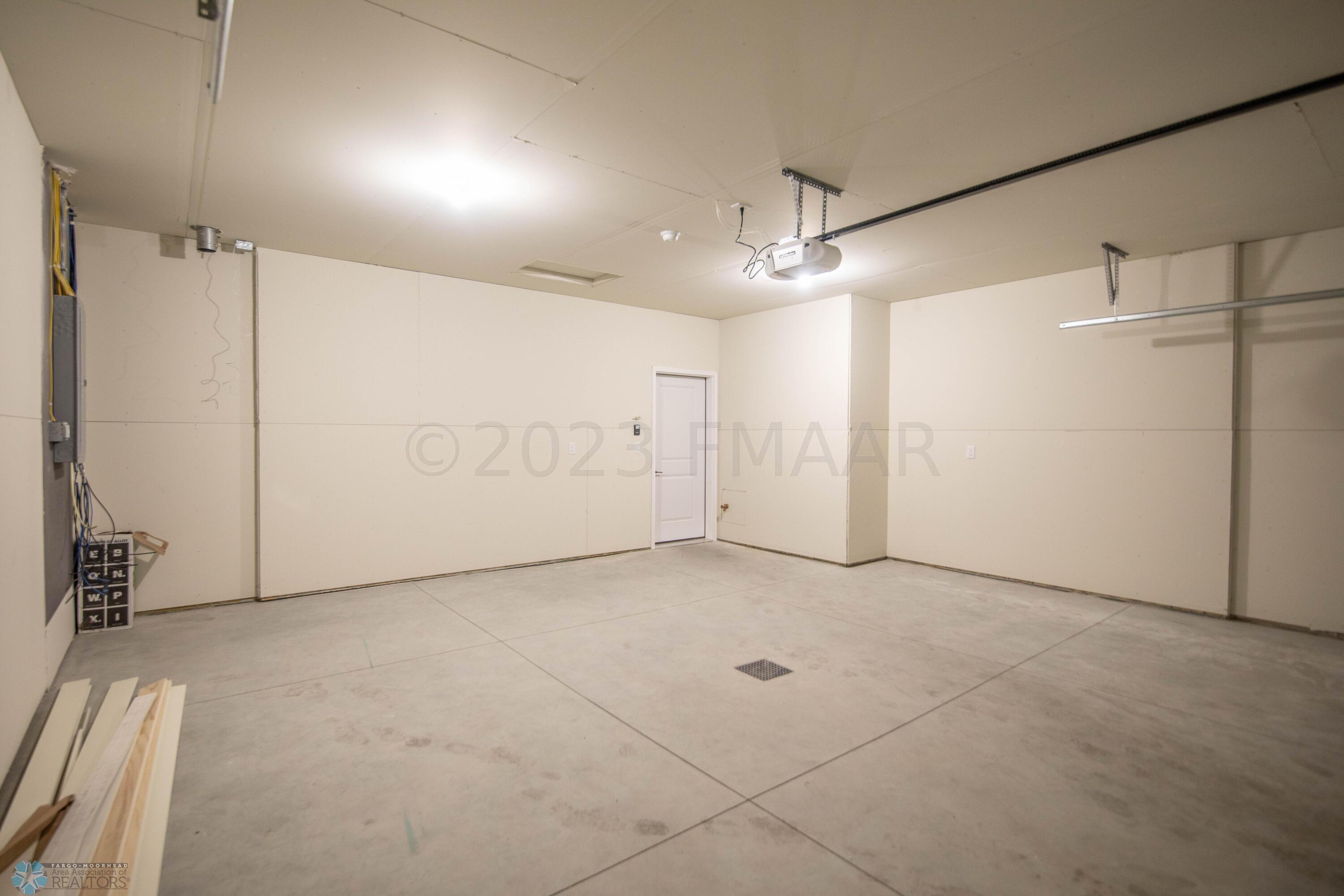 West Fargo, North Dakota 58078, United States, 2 Bedrooms Bedrooms, ,2 BathroomsBathrooms,Residential,Pending,60031