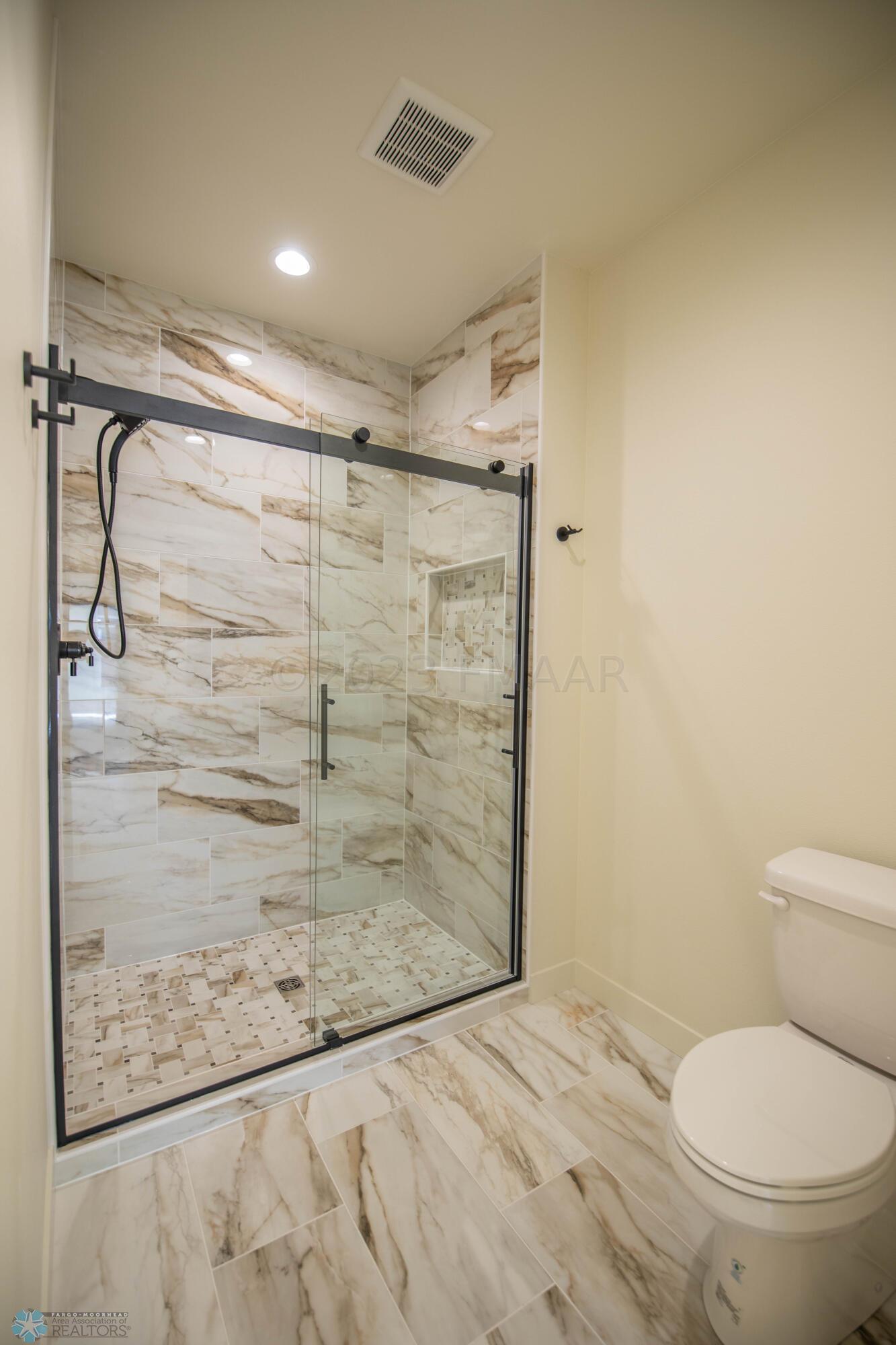 West Fargo, North Dakota 58078, United States, 2 Bedrooms Bedrooms, ,2 BathroomsBathrooms,Residential,Pending,60031