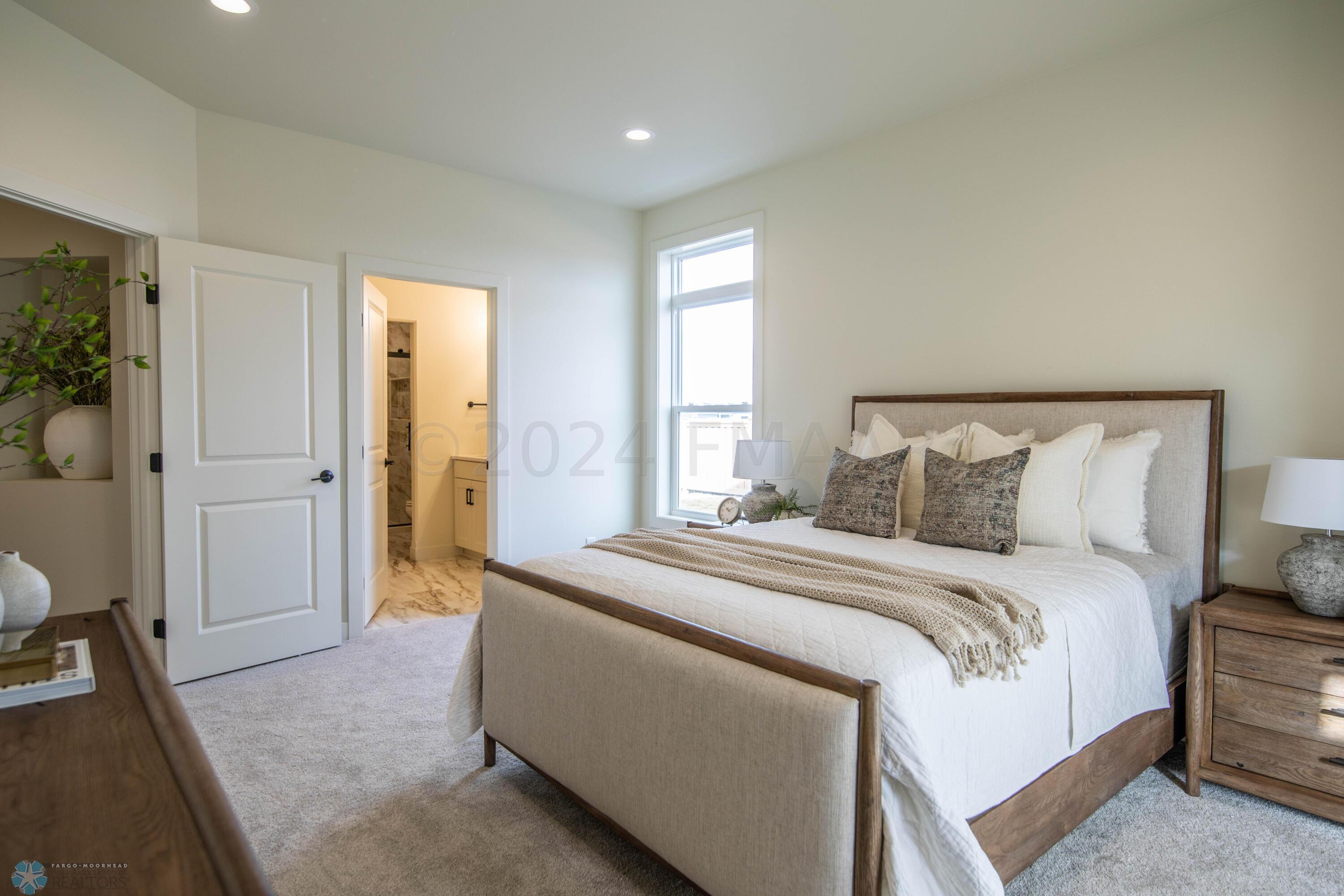 West Fargo, North Dakota 58078, United States, 2 Bedrooms Bedrooms, ,2 BathroomsBathrooms,Residential,Pending,60031