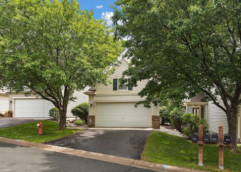 Townhouse For Sale - 8727 N Bay Drive<br/> Chanhassen, MN 55317