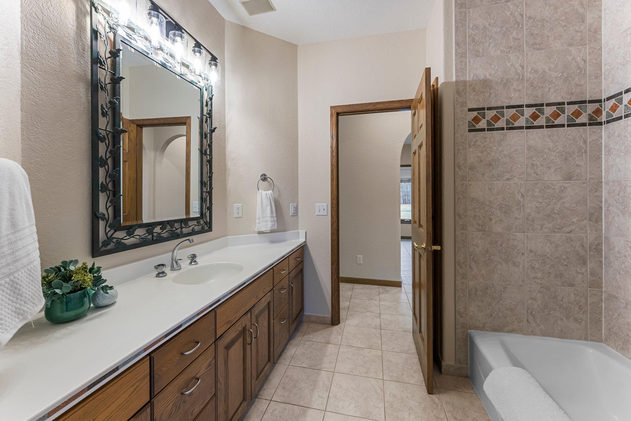 10610 Poppitz Lane, Chaska, Minnesota image 46