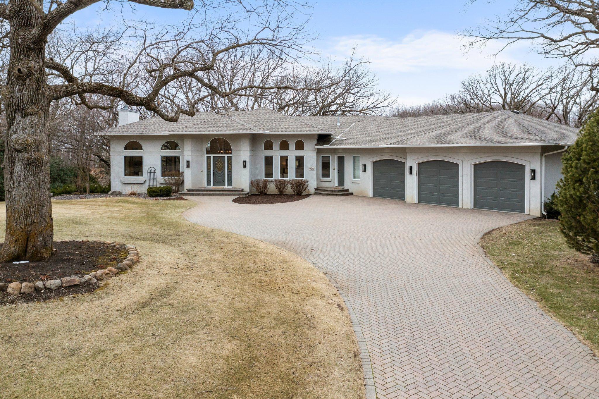 10610 Poppitz Lane, Chaska, Minnesota image 1