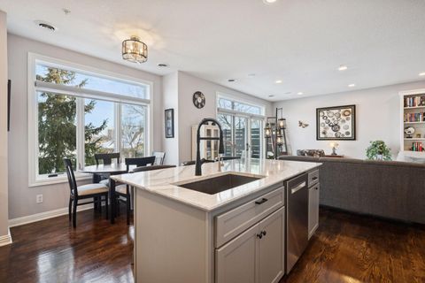 Townhouse For Sale - 337 Willoughby Way<br/> Hopkins, MN 55305