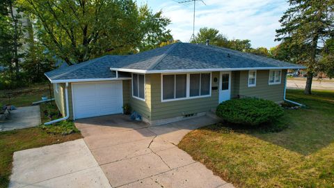 Homes For Sale - 403 N Lake Street<br/> Lake Mills, IA 50450