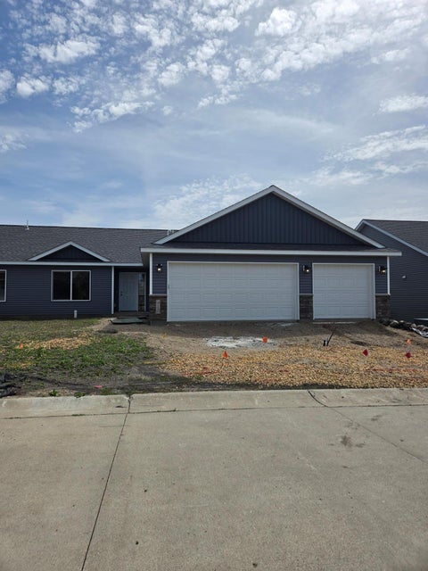 Townhouse For Sale - 912 Katelyn Circle<br/> Montgomery, MN 56069