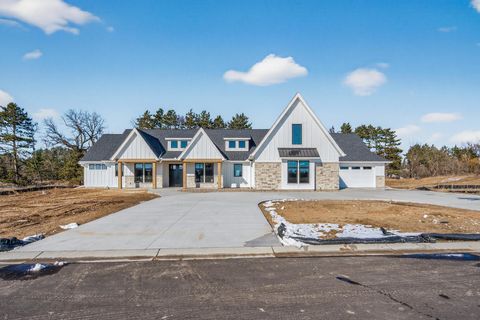 Homes For Sale - 18071 Urbank Street<br/> Ham Lake, MN 55304