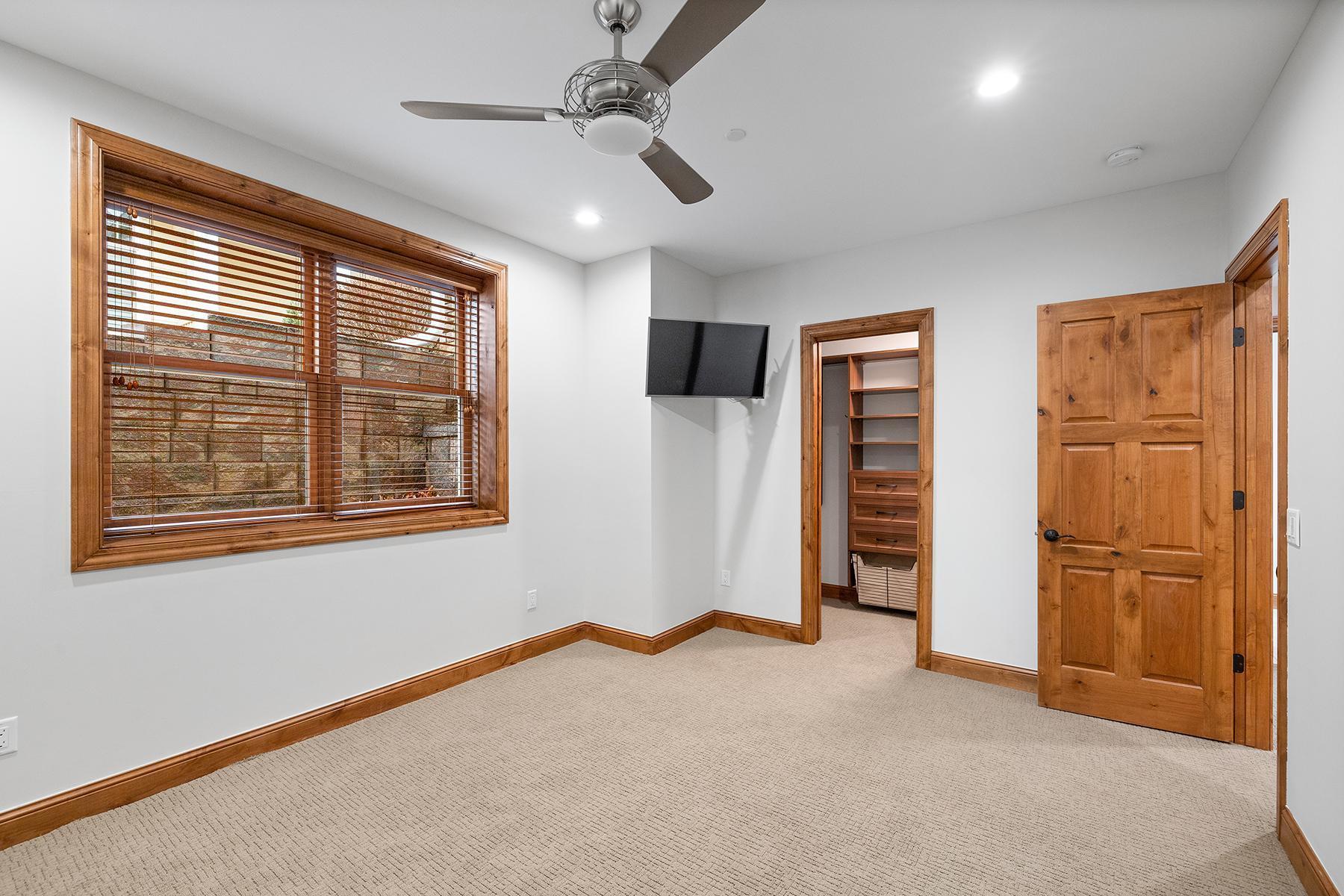 1328 Riverside Lane, Mendota Heights, Minnesota image 36