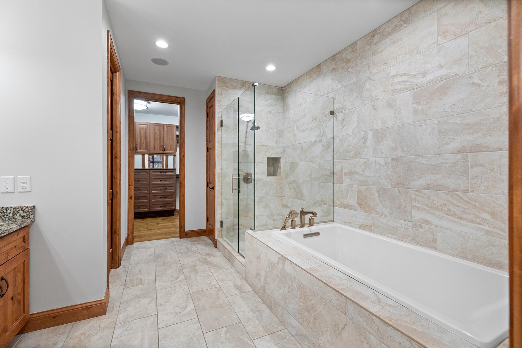 1328 Riverside Lane, Mendota Heights, Minnesota image 23