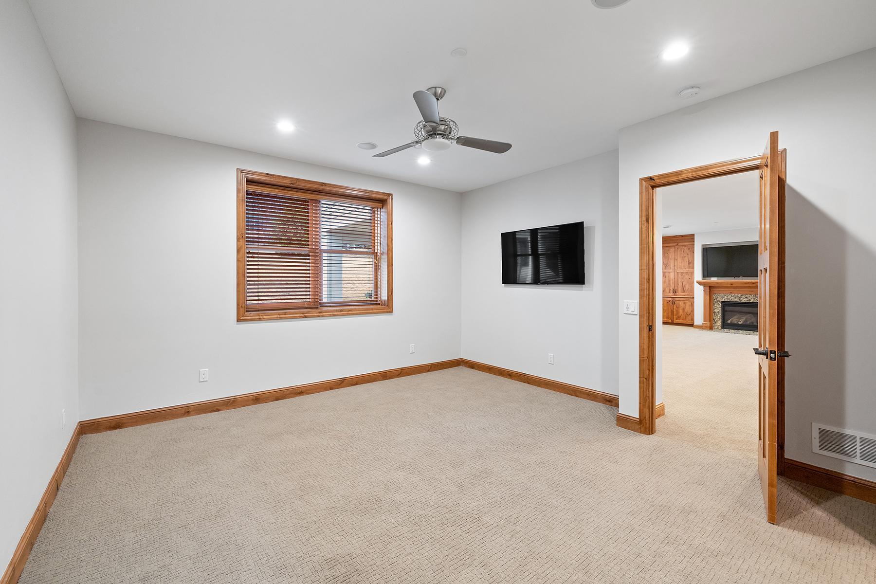 1328 Riverside Lane, Mendota Heights, Minnesota image 35
