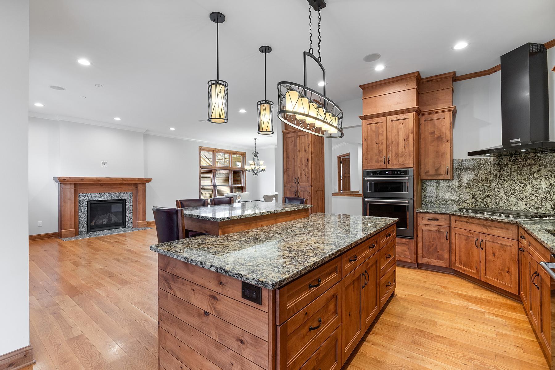 1328 Riverside Lane, Mendota Heights, Minnesota image 1