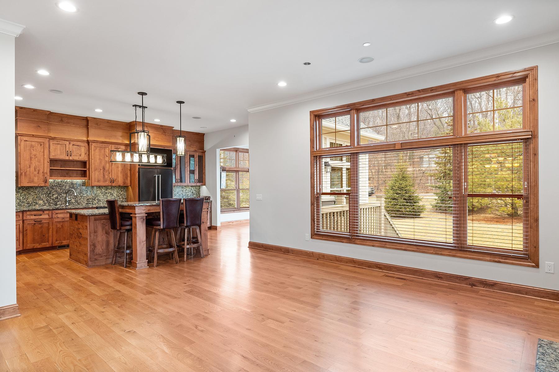 1328 Riverside Lane, Mendota Heights, Minnesota image 12