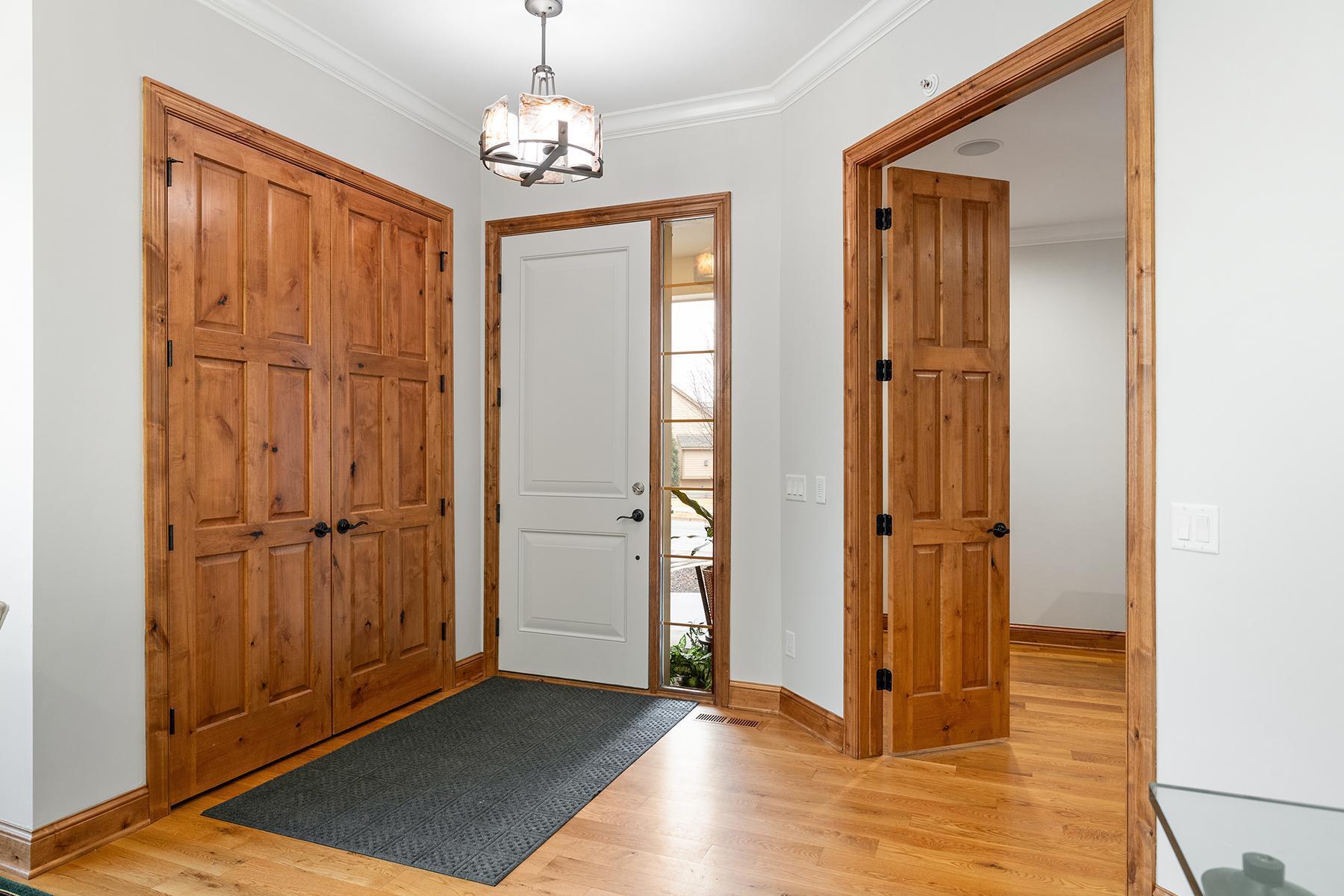 1328 Riverside Lane, Mendota Heights, Minnesota image 3