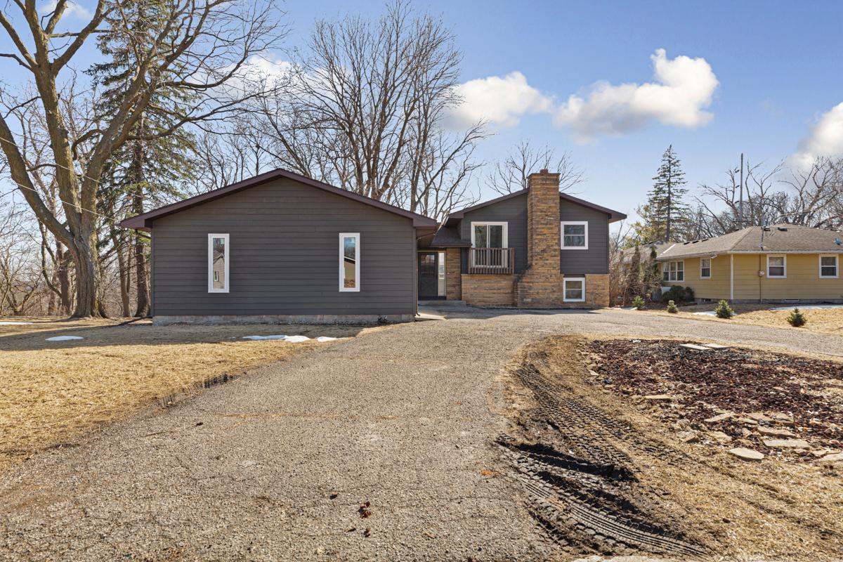 1121 Sunrise Drive, North Mankato, Minnesota image 1