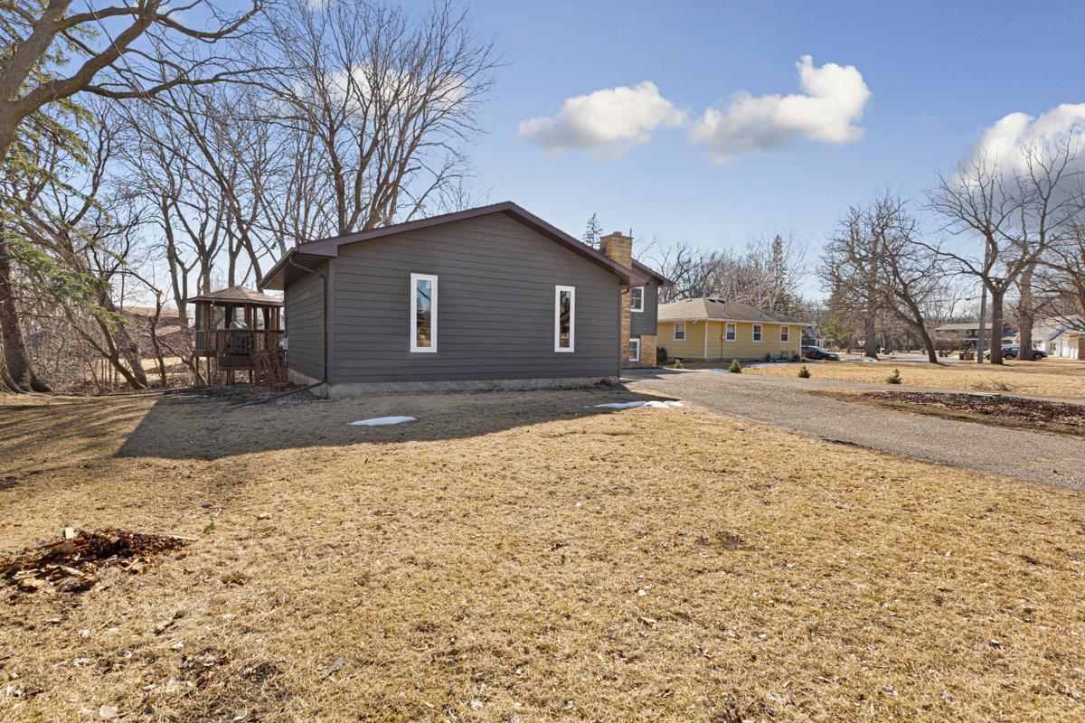 1121 Sunrise Drive, North Mankato, Minnesota image 4