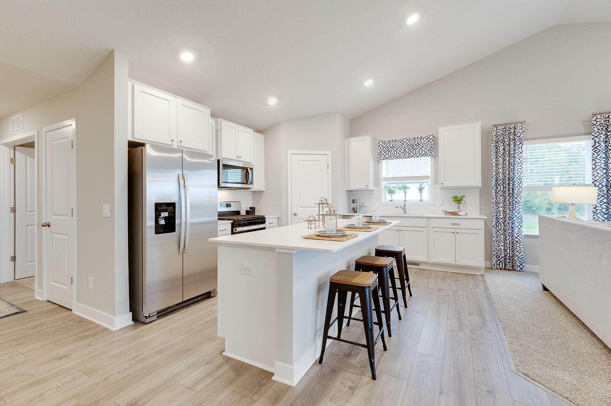 2128 Latour Drive, Shakopee, Minnesota image 2