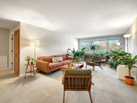 Condo For Sale - 2700 W 44th Street<br/> Minneapolis, MN 55410