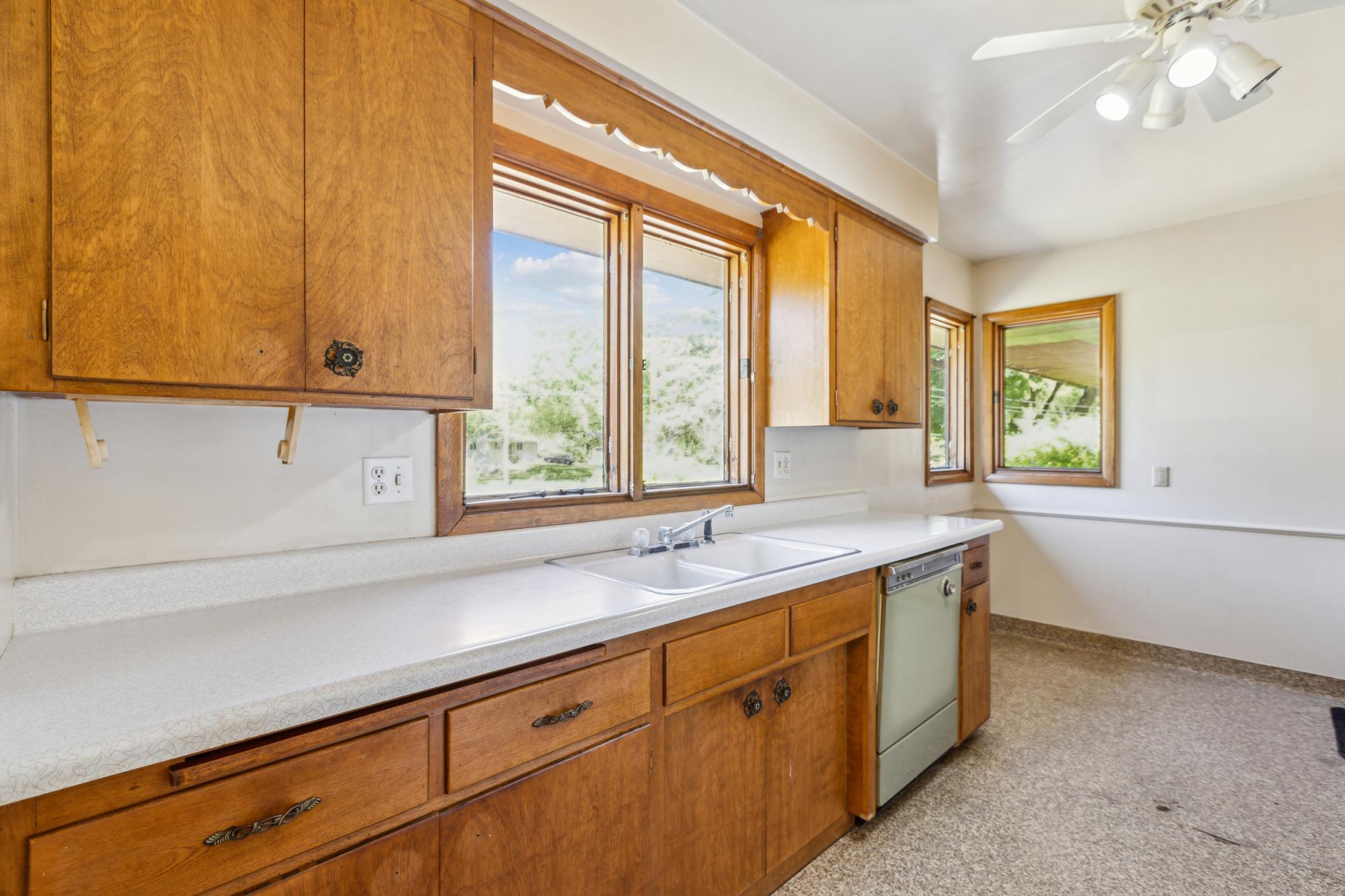 1210 Pineview Lane, Minneapolis, Minnesota image 12