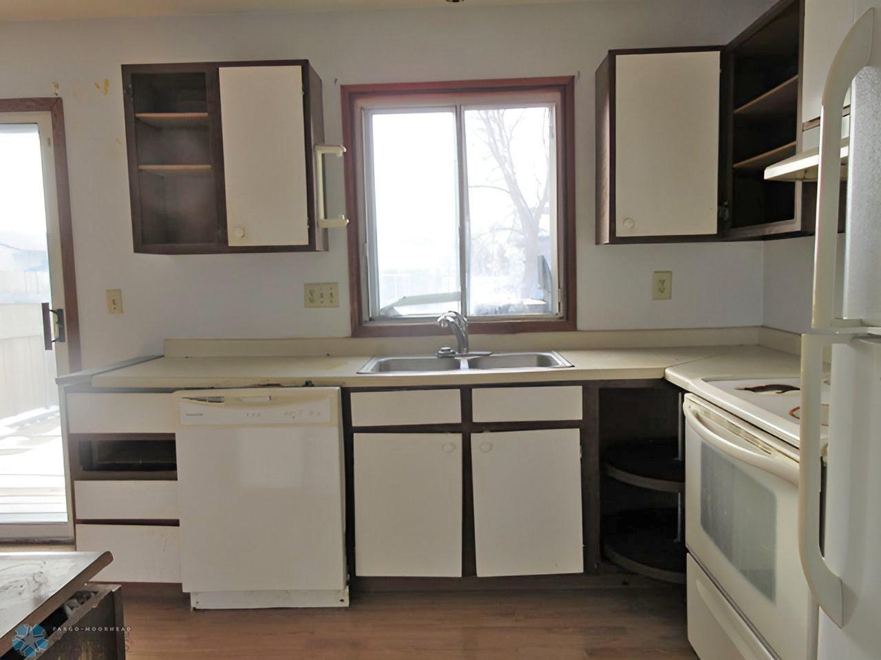 West Fargo, North Dakota 58078, United States, 2 Bedrooms Bedrooms, ,1 BathroomBathrooms,Residential,Pending,11931