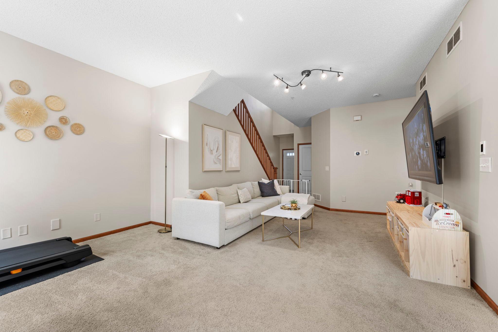 554 Lomianki Lane, Minneapolis, Minnesota image 10