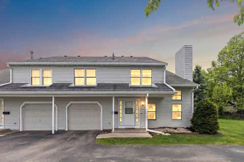 Townhouse For Sale - 1619 10th Ave Se Avenue<br/> Olmsted County, Rochester, MN 55904