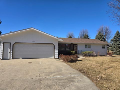 Homes For Sale - 1025 W Fairview Drive<br/> Rock County, Luverne, MN 56156