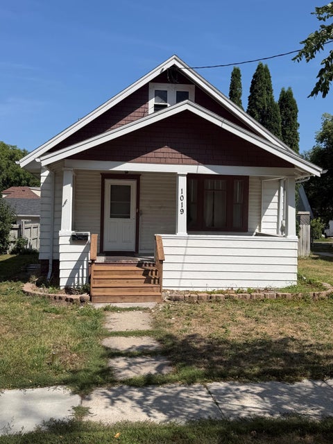 Homes For Sale - 1019 9th Avenue<br/> Cass County, Fargo, ND 58102