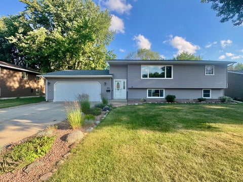 Homes For Sale - 301 Southview Drive<br/> Lyon County, Marshall, MN 56258