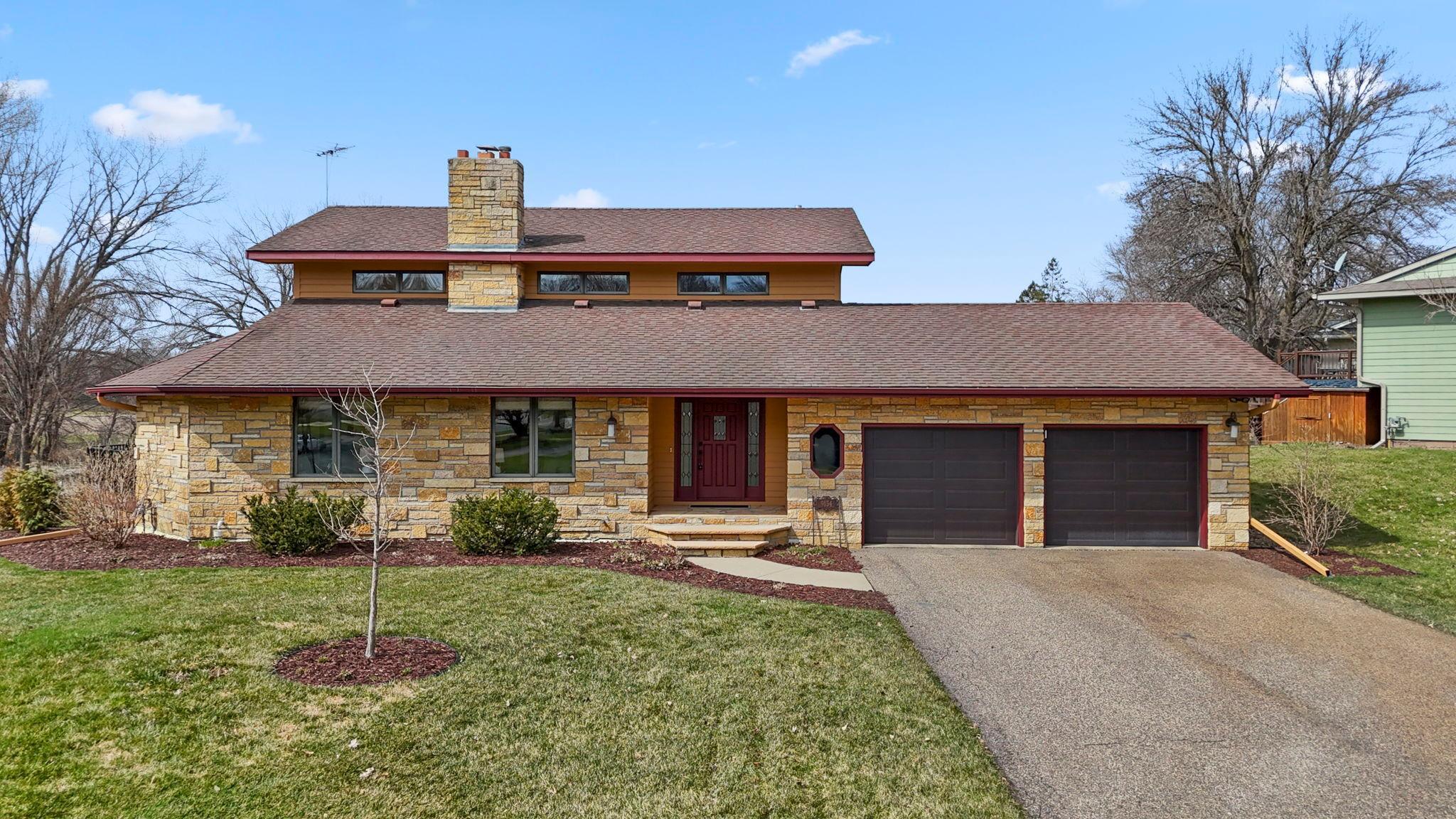 Welcome to 9134 Fox Run Circle!