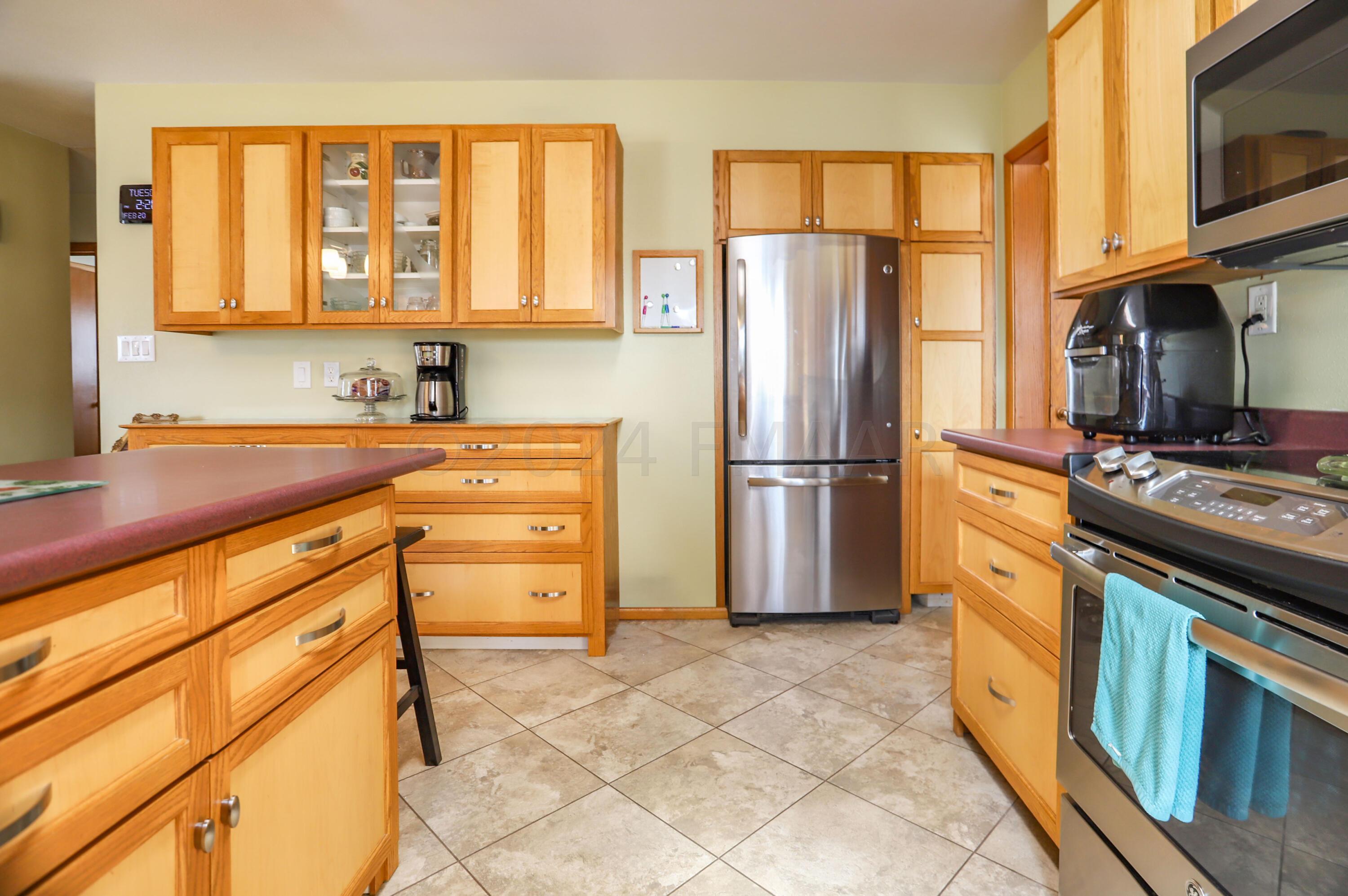 Fargo, North Dakota 58102, United States, 3 Bedrooms Bedrooms, ,2 BathroomsBathrooms,Residential,Pending,60044