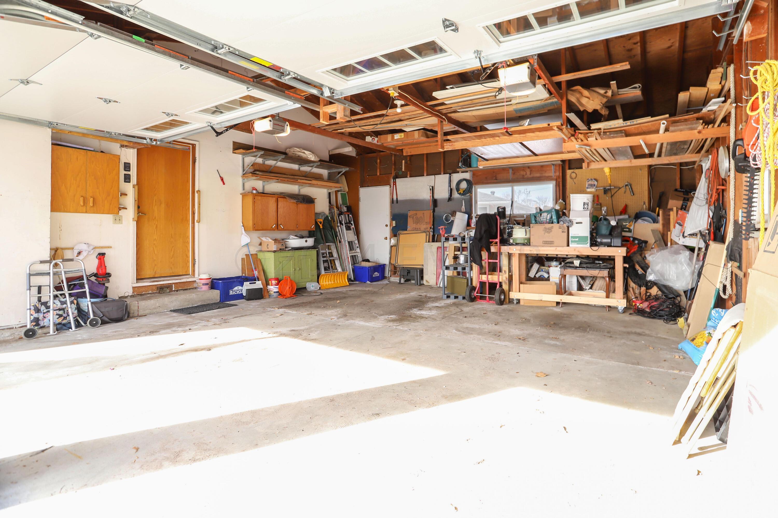 Fargo, North Dakota 58102, United States, 3 Bedrooms Bedrooms, ,2 BathroomsBathrooms,Residential,Pending,60044