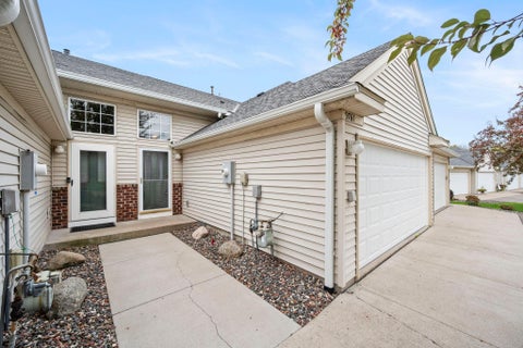 Townhouse For Sale - 9761 Zinnia Lane<br/> Maple Grove, MN 55369