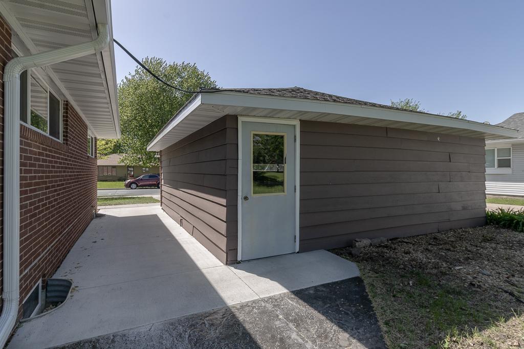 355 N Lexington Avenue, Le Center, Minnesota image 35